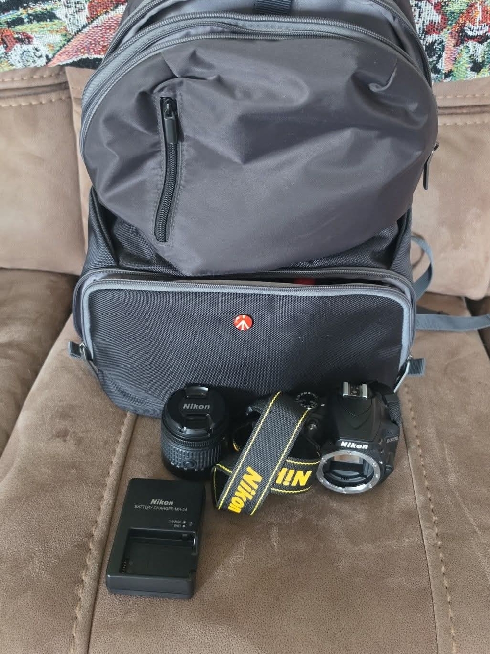 Nikon Black Camera Backpack with Nikon DSLR, Lenses and Charger